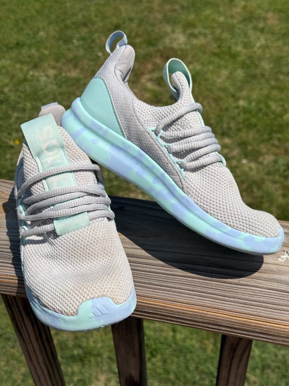 Adidas Kids Gray sz2 Mint Sneakers Athleisure Clean Girl Cozy Sporty 3554